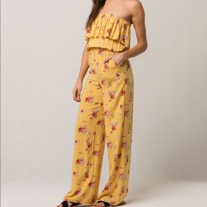 🌸NWT IVY & MAIN Tilly’s Floral Tube Jumpsuit Size M